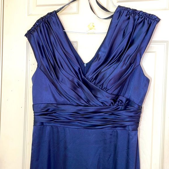 DISCOUNTED SHIPPING TODAY 🔥🔥 La Nuit Navy Blue Maxi Formal Dress Size 14 - Picture 3 of 5